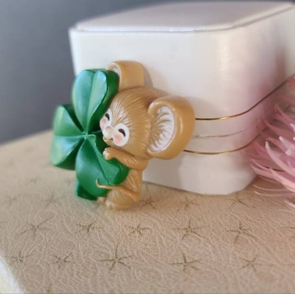 Hallmark Cards Inc. Three Leaf Clover Mouse Brooch - Picture 5 of 10